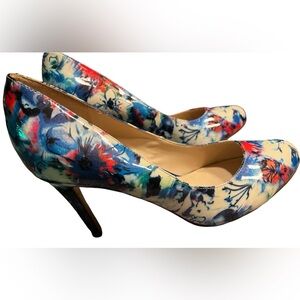 Size 9 Marc Fisher 3 inch stilettos Ulessa blue patent leather floral heels